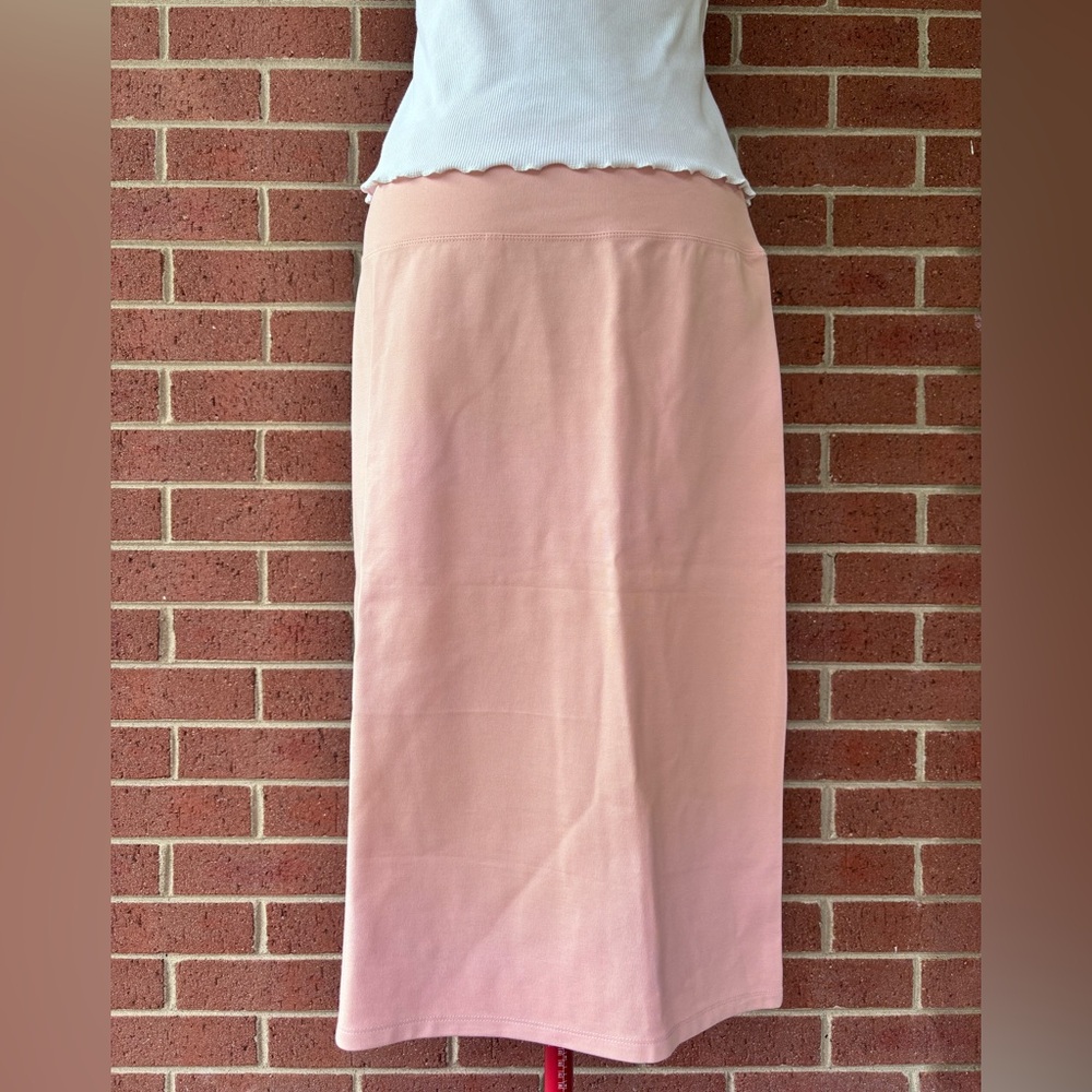 Woman’s Medium Elegant Pink Skirt